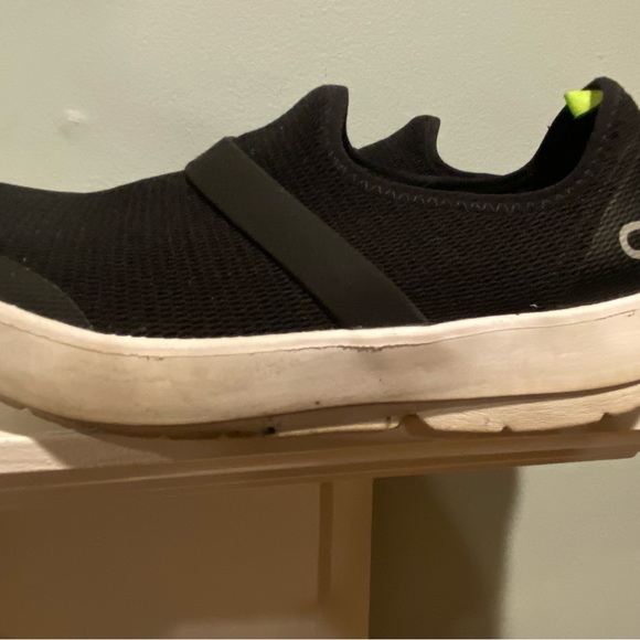 WOMEN'S OOFOS OOMG EEZEE LOW SHOE - BLACK size 10 - Picture 4 of 5
